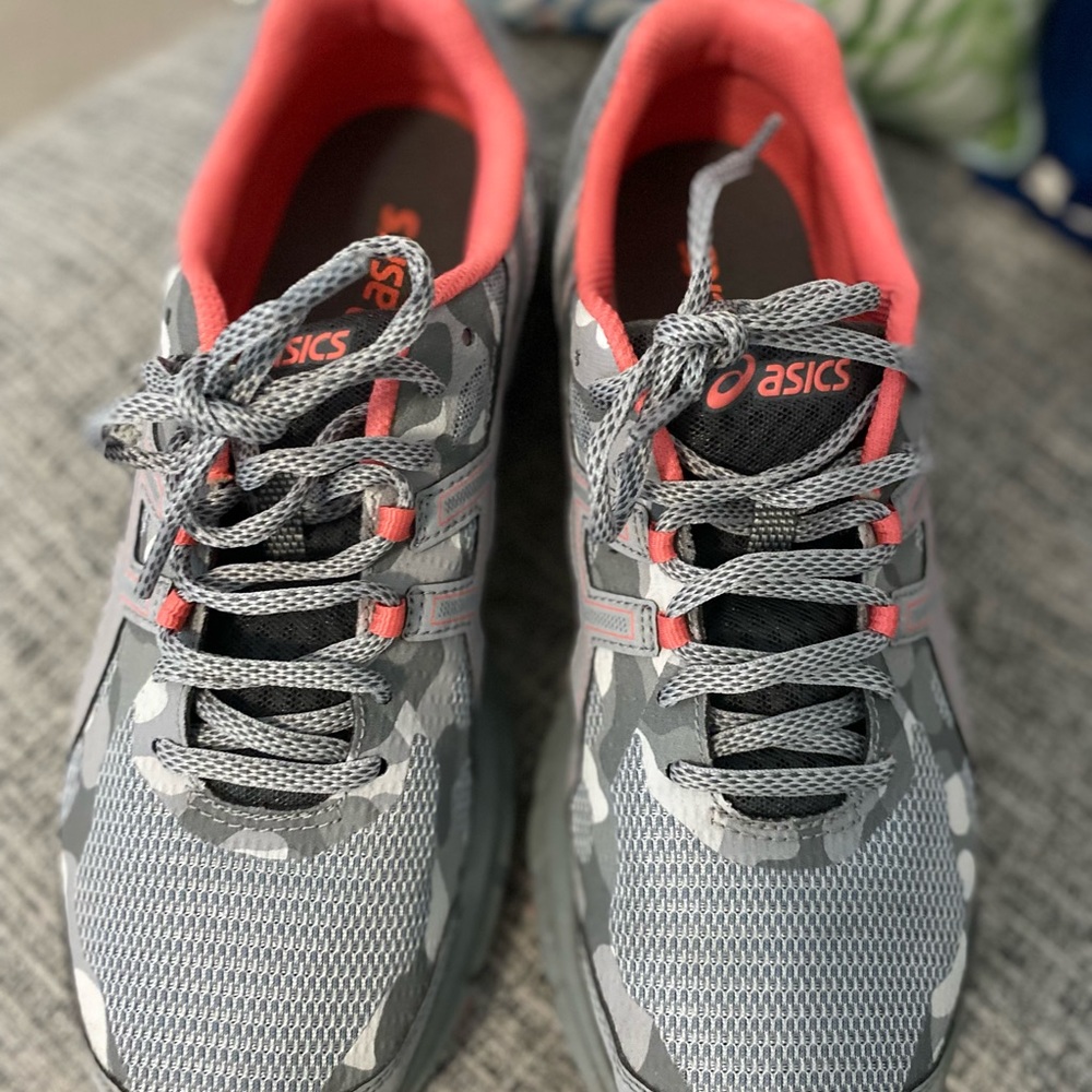 ASICS camo size 10 Sneakers